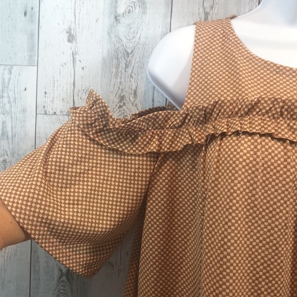 LC Lauren Conrad Cold Shoulder Ruffle Front Top Small - Picture 2 of 9